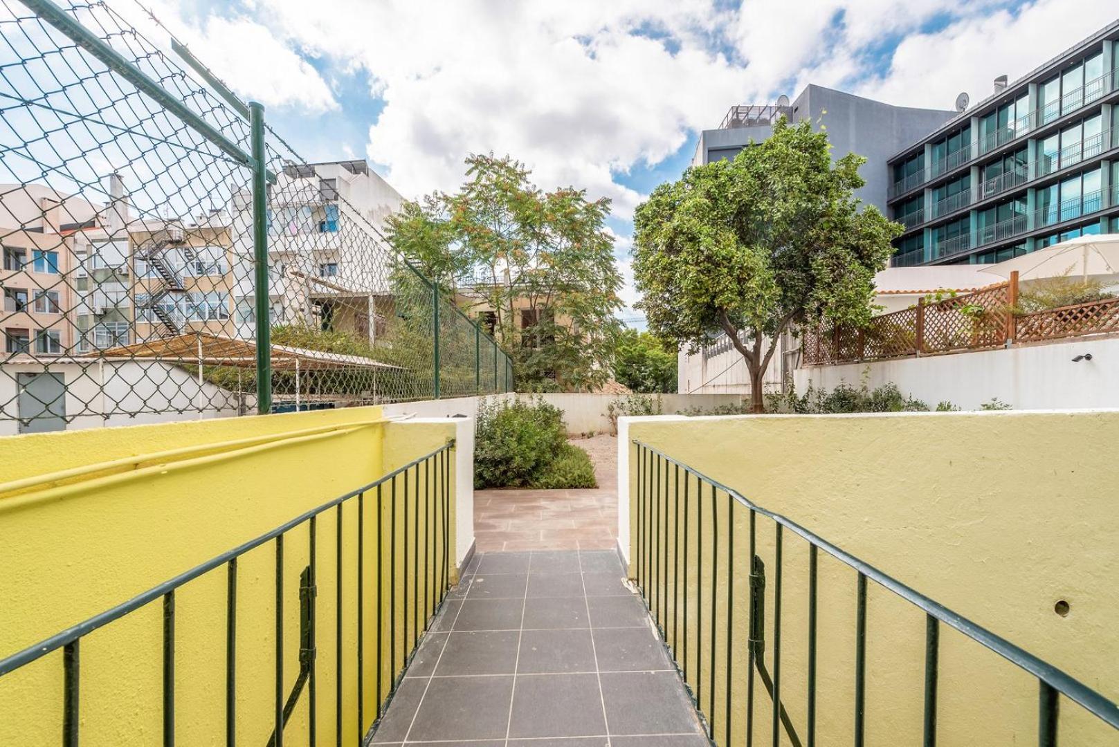 Guestready - Saldanha Building Garden Apartment Lisbon Bagian luar foto