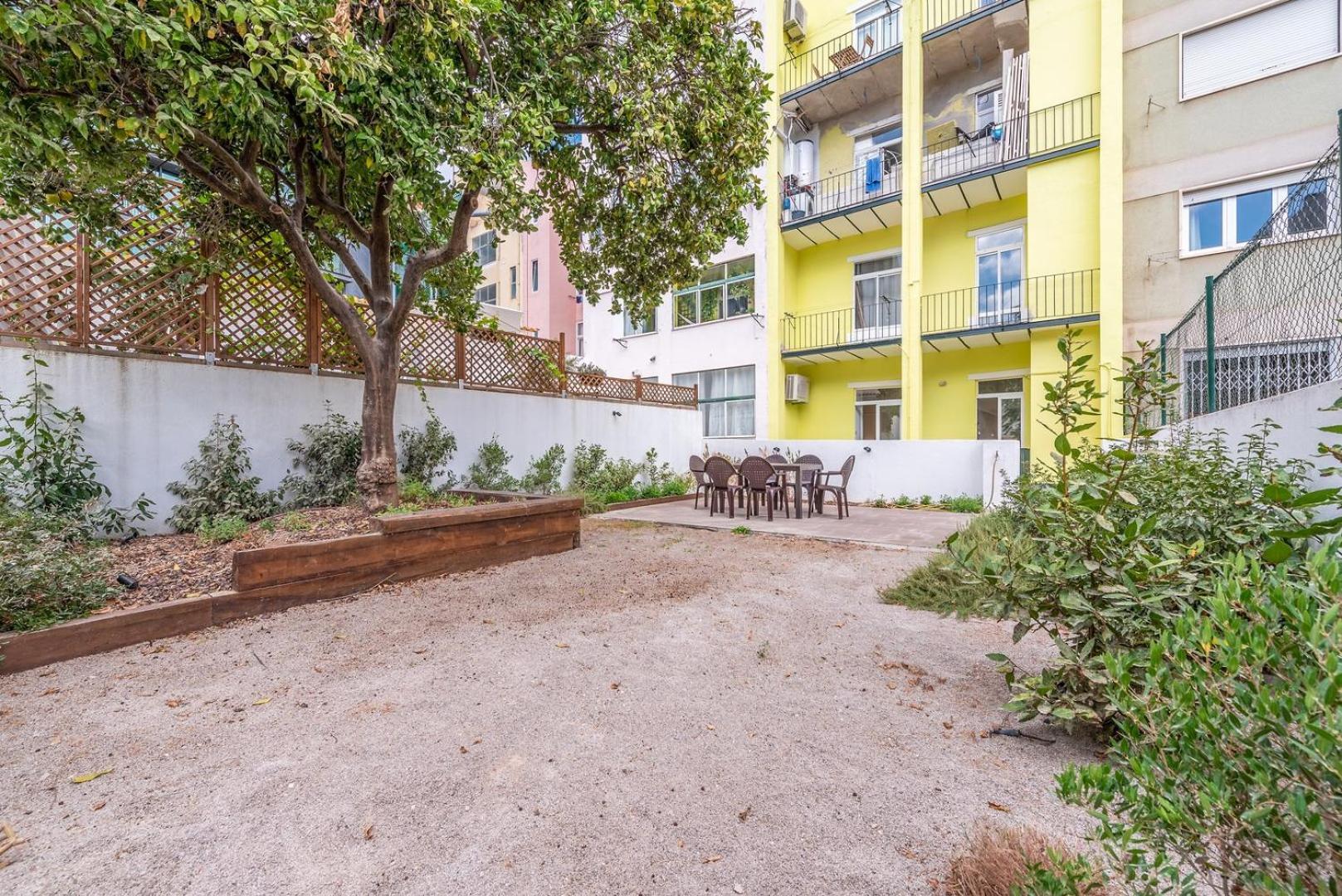 Guestready - Saldanha Building Garden Apartment Lisbon Bagian luar foto